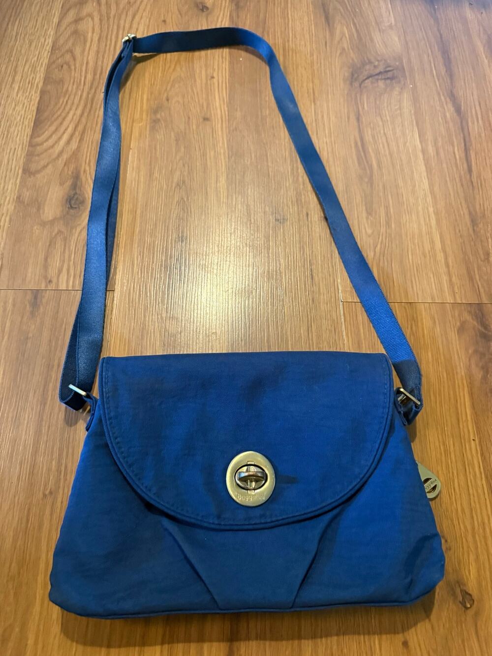 Baggallini Navy Blue Nylon Crossbody Bag Gold Turn-Lock Travel Purse Flap